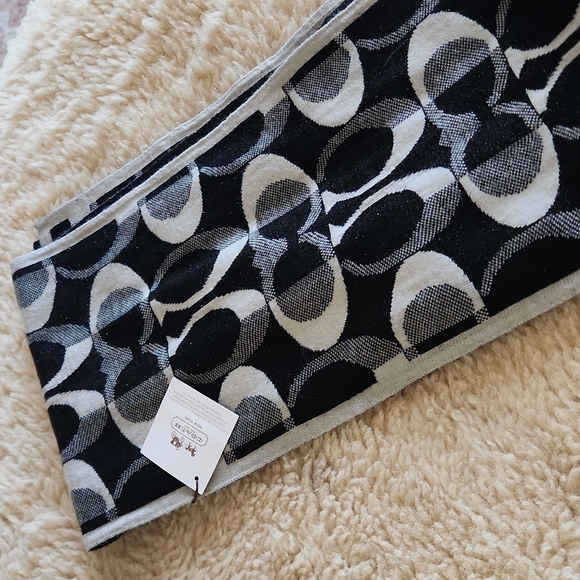 NWT Coach Tonal Signature Wool Knit Scarf 🖤🧣 - Picture 12 of 13